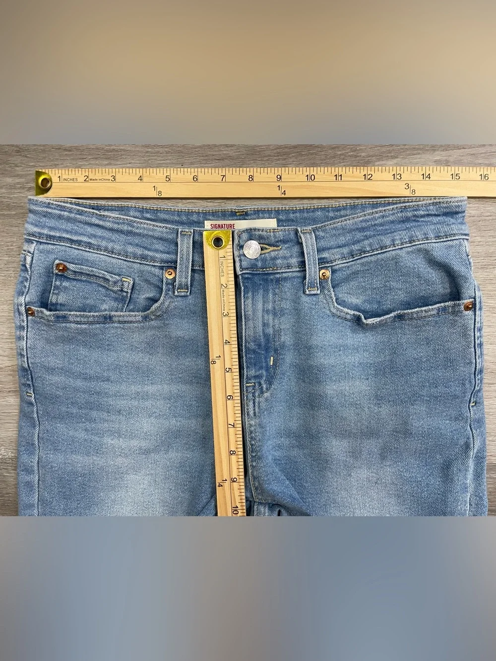 Levi’s Signature Boyfriend Light Wash Stretch Jeans Size 10 (W30) Cuffed 24”